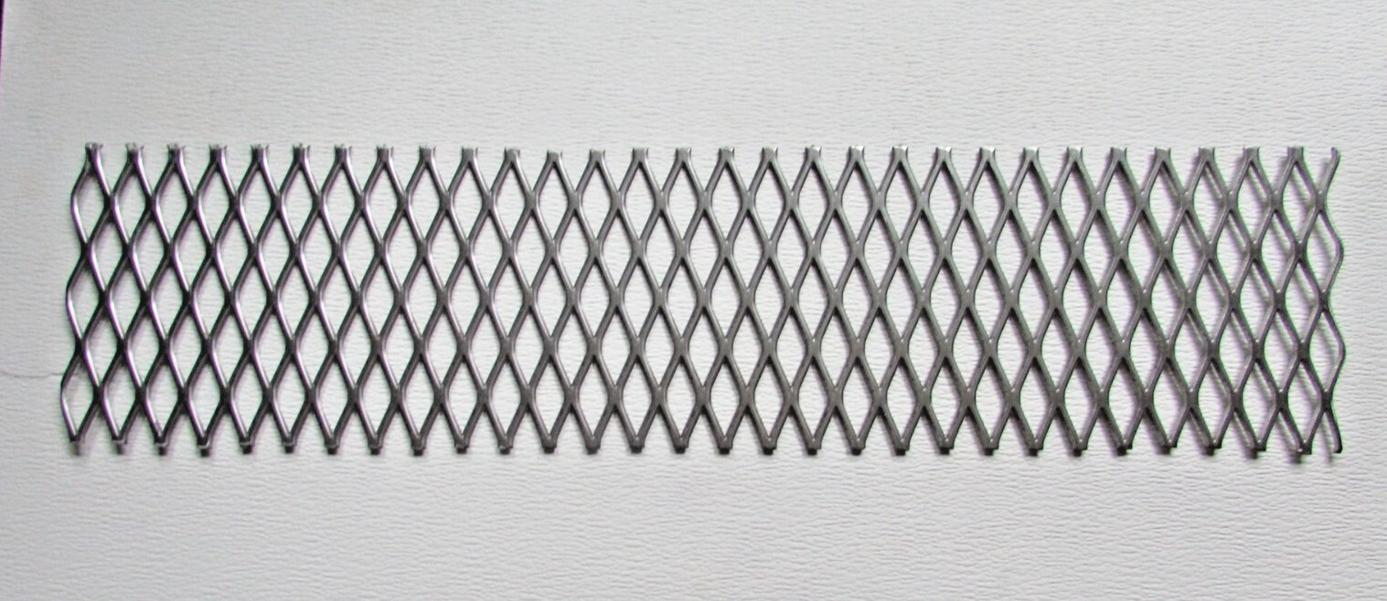 3/4#9 304 STAINLESS STEEL FLATTENED EXPANDED METAL–6-1/2″ X 27-1/2″