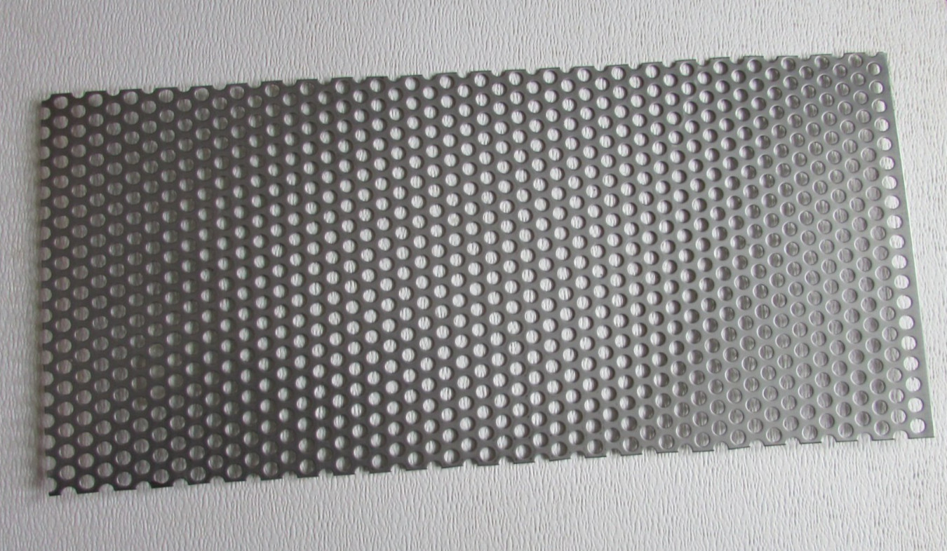 3/8″ HOLE 16 GAUGE 304 STAINLESS STEEL PERFORATED SHEET–11-1/2″ x 24″
