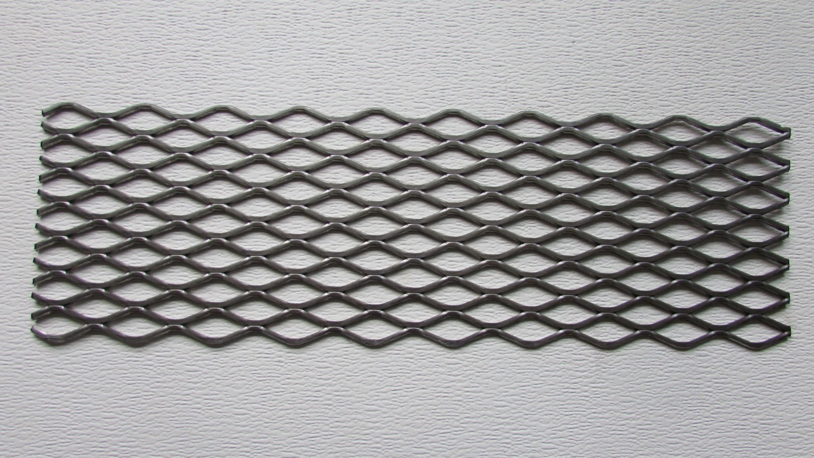 3/4#9 304 STAINLESS STEEL FLATTENED EXPANDED METAL–6-1/2″ X 20-3/4″