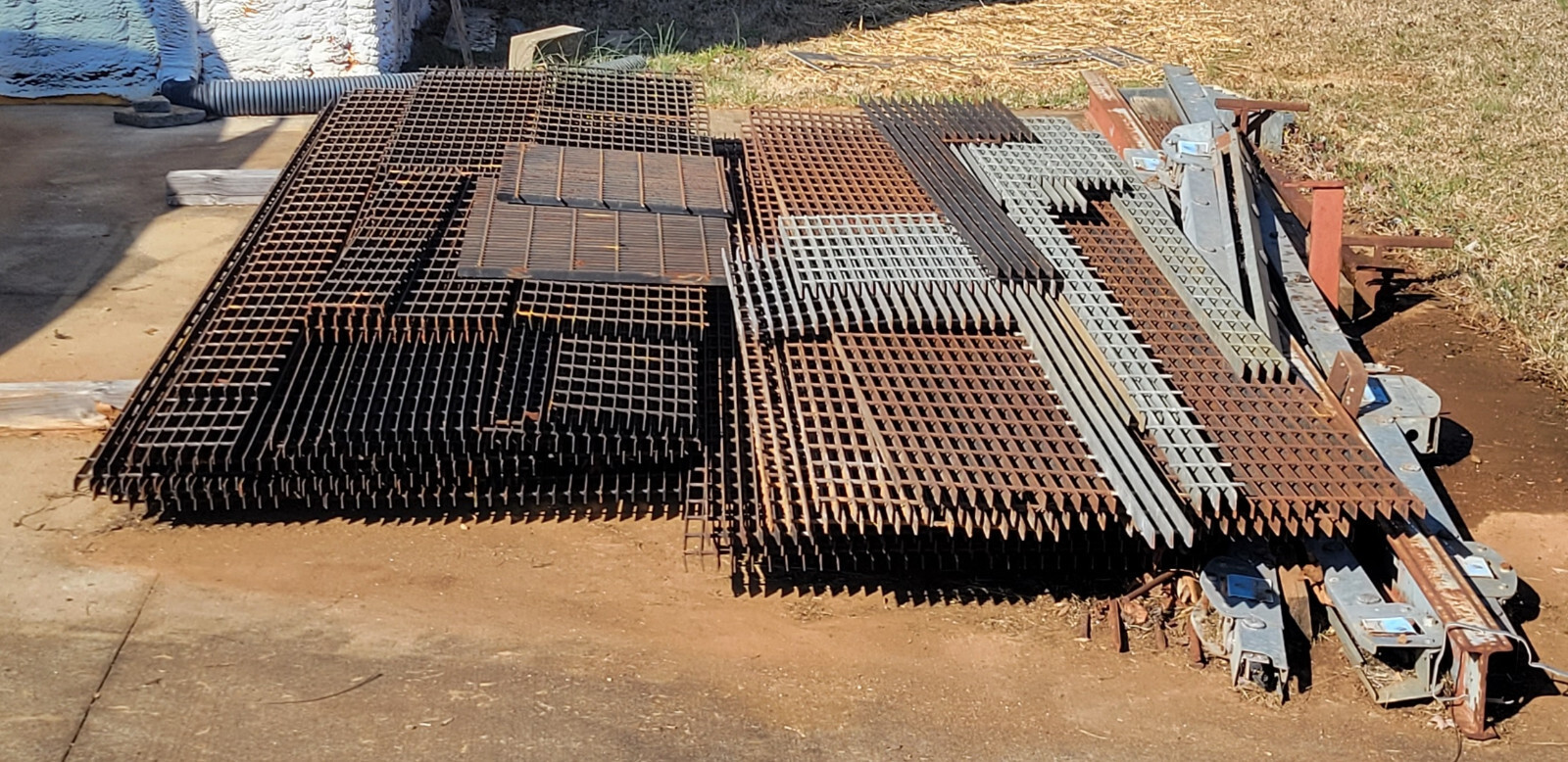 Huge Lot – Dozens of 1″ Thick Steel Bar Gratings + I-Beam 36″ Width 144″ Long