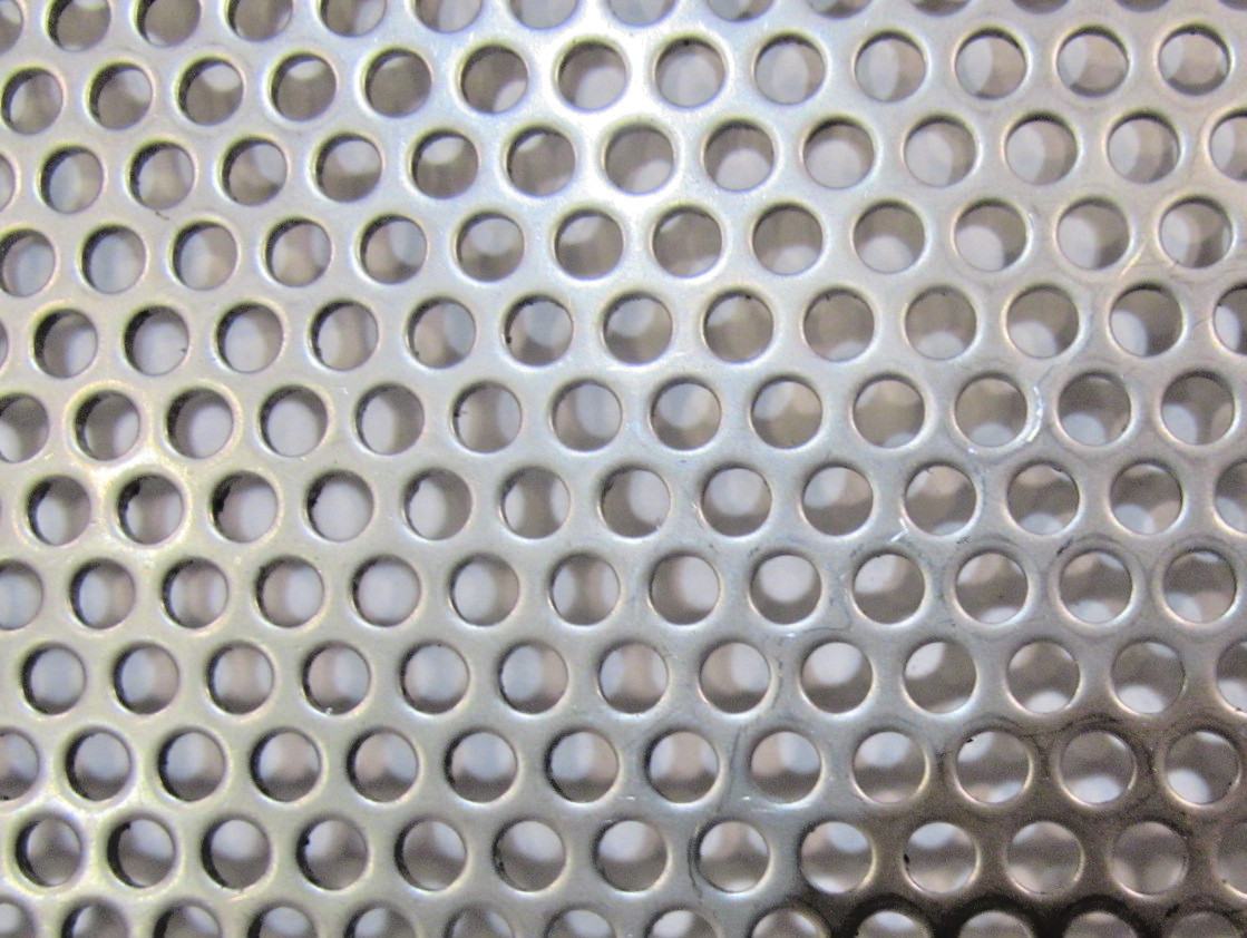 1/8″ HOLES—18 GAUGE 304 STAINLESS PERFORATED SHEET— 13-1/2″ X 18″