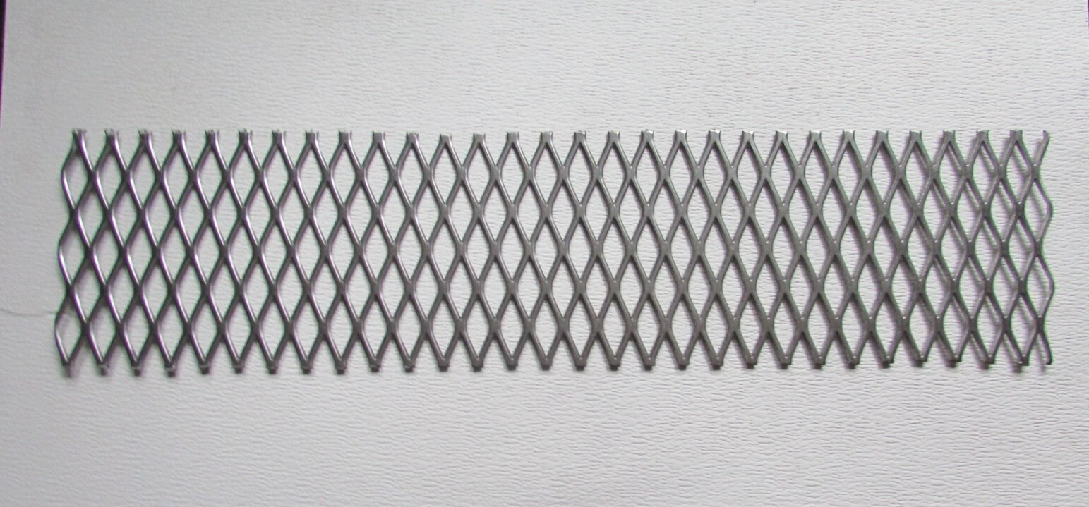 3/4#9 304 STAINLESS STEEL FLATTENED EXPANDED METAL–6-1/2″ X 27-1/2″