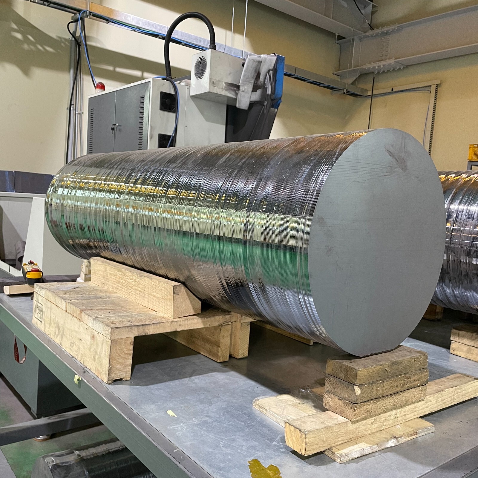 Large Diameter Silicon Ingot (Diameter: 385mm / Resistivity: 1~4)