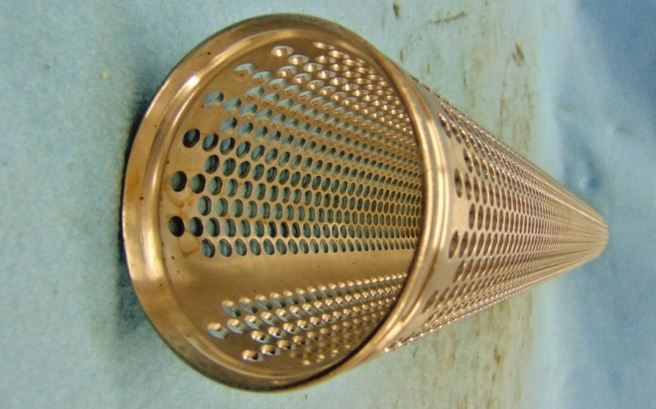 SANICLEAN 316L SS PERF. STRAINER, BACK-UP TUBE 31″ L X 3-3/8″ DIA. 1/4″ HOLES