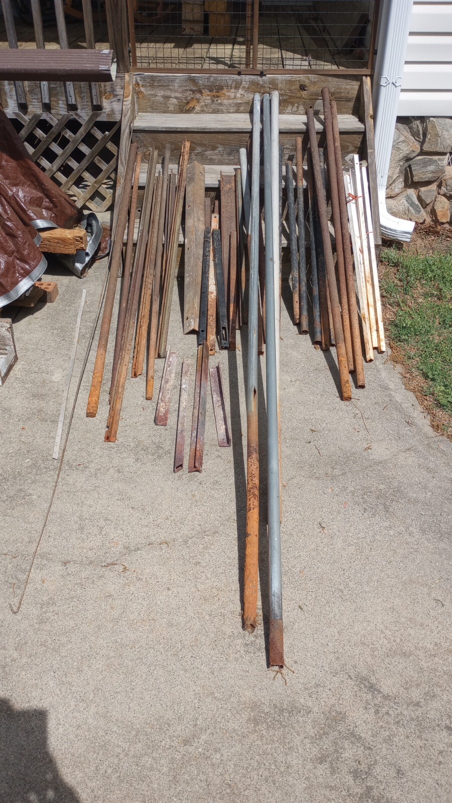 Various sizes metal aluminum poles
