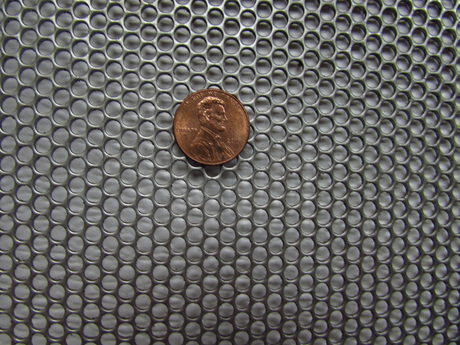 ==-5/32″ ROUND HOLES–18 GAUGE 304 STAINLESS PERFORATED SHEET–12″ x 14″==