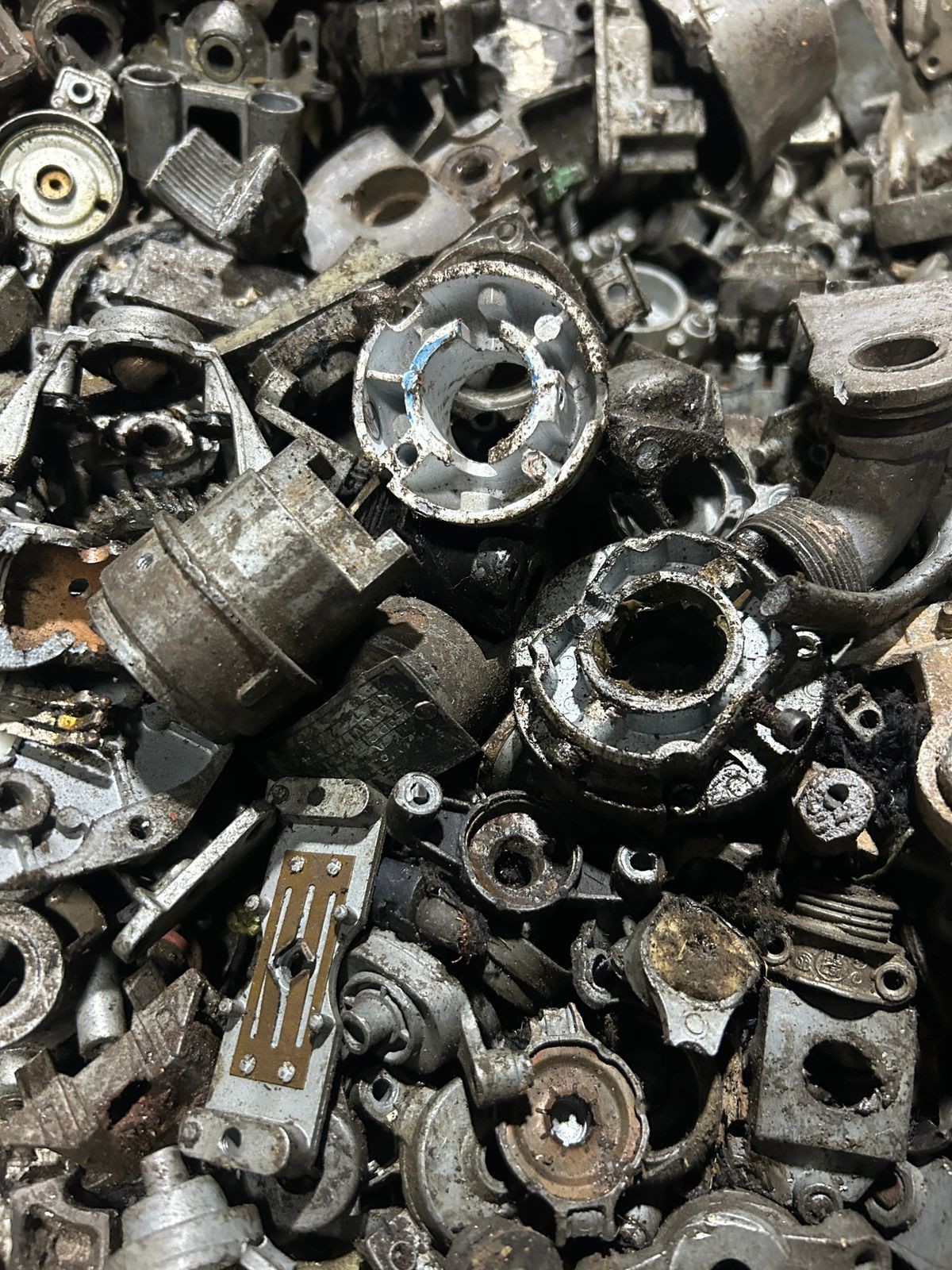 Pure Zinc Scrap Solid Pieces – Clean Unalloyed Metal for Casting Melting Reuse