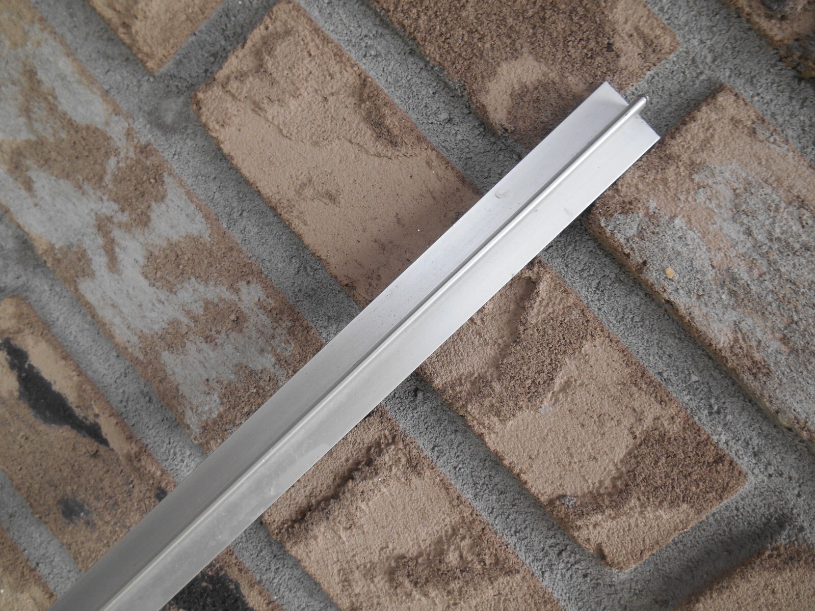 METAL STOCK EXTRUDED ALUMINUM 6061 T CHANNEL 30-7/8″ X 15/16″ X 1/2″